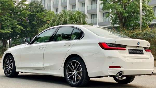 Bảng giá xe BMW 320i 2023: Sedan thể thao đáng mua nhất
