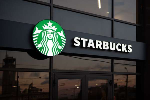 Starbucks từ bỏ hệ thống công nghệ, quay lại dùng giấy và bút để vận hành