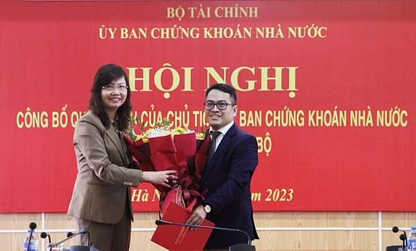 Đồng chí Trịnh Sơn Hồng giữ chức Phó Vụ trưởng Vụ Giám sát thị trường, UBCKNN