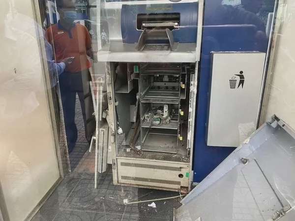 Cảnh giác tình trạng kẻ gian phá máy ATM để chiếm đoạt tiền ngân hàng