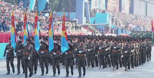 Chùm ảnh: Lễ diễu binh, diễu hành kỷ niệm 50 năm Ngày Giải phóng miền Nam, thống nhất đất nước