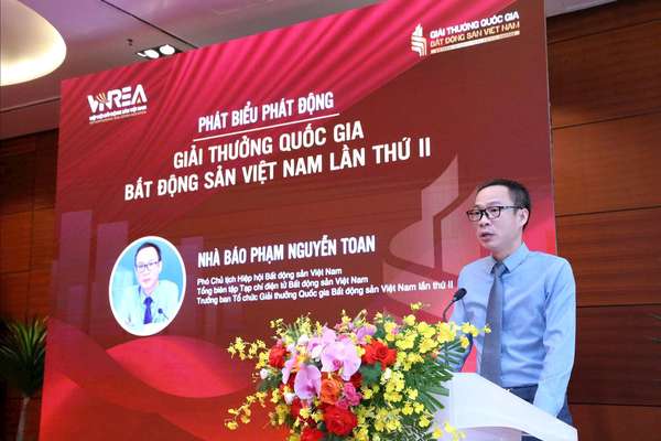 nhà báo toan