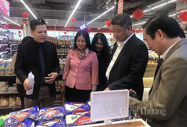 Chiều 31/1, Đoàn kiểm tra công tác phục vụ Tết Nguyên đán Giáp Thìn 2024 của TP.Hà Nội đã đi kiểm tra tại một số siêu thị tại Hà Nội.
