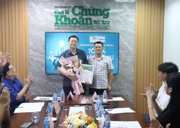 Tạp chí điện tử Kinh tế Chứng khoán Việt Nam tổng kết và trao giải cuộc thi viết “Tôi là Nhà đầu tư” lần thứ 2