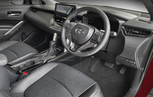 Toyota Corolla Cross bản 7 chỗ sắp ra mắt: Chuẩn xe gia đình, giá cực rẻ