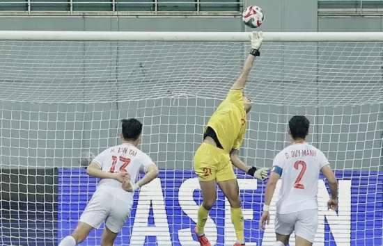 Đình Triệu: Từ bảo vệ đến thủ môn hay nhất AFF Cup