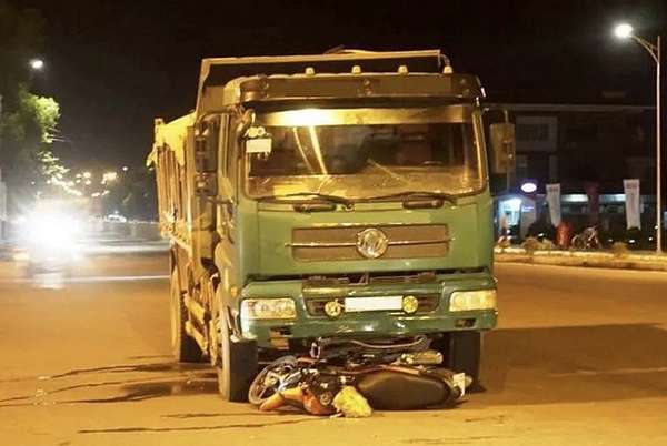Thanh Hóa: Tai nạn giao thông nghiêm trọng khiến 2 bố con tử vong tại chỗ