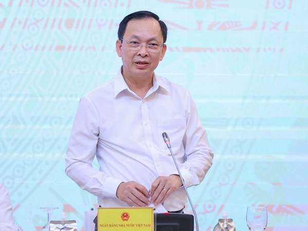 Phó Thống đốc NHNN Đào Minh Tú cho biết, theo thống kê hiện các khoản tiền gửi mới bình quân có mức lãi suất từ 6,0-6,1% (cộng tất cả các kỳ hạn chia bình quân), còn cho vay từ 9-9,2%. (Ảnh: VGP)