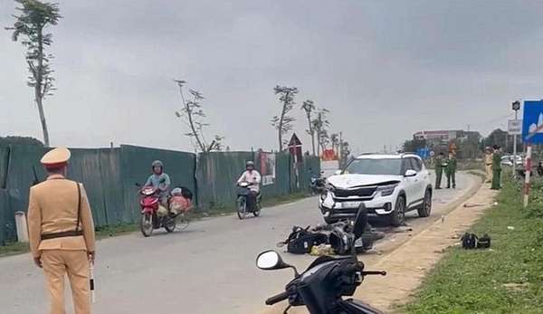 Thanh Hóa: Ô tô đi sai làn va chạm với xe máy, 4 người thương vong