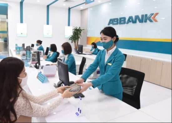 Lợi nhuận ABBank "đi lùi" sau soát xét