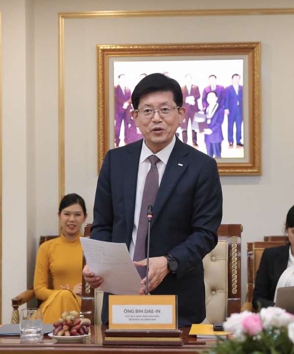 Ông Bin Dae-in, Chủ tịch HĐQT kiêm TGĐ Tập đoàn Tài chính BNK phát biểu tại sự kiện.