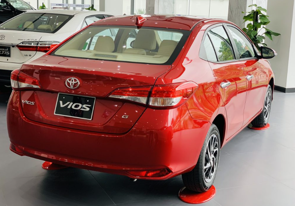 Cập nhật giá lăn bánh Toyota Vios tháng 1/2023: Ưu đãi lớn, Honda City ‘run rẩy’