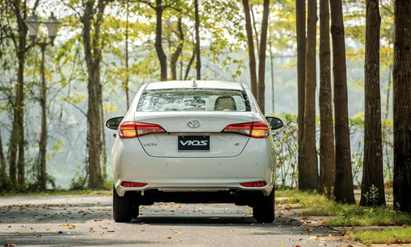Cập nhật giá ô tô Toyota Vios mới nhất ngày 28/1/2023: Quá rẻ, Hyundai Accent “áp lực”
