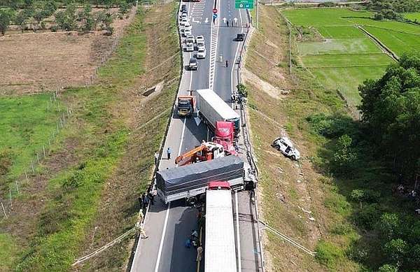 Nhiều vụ tai nạn nghiêm trọng đã xảy ra trên cao tốc Cam Lộ - La Sơn