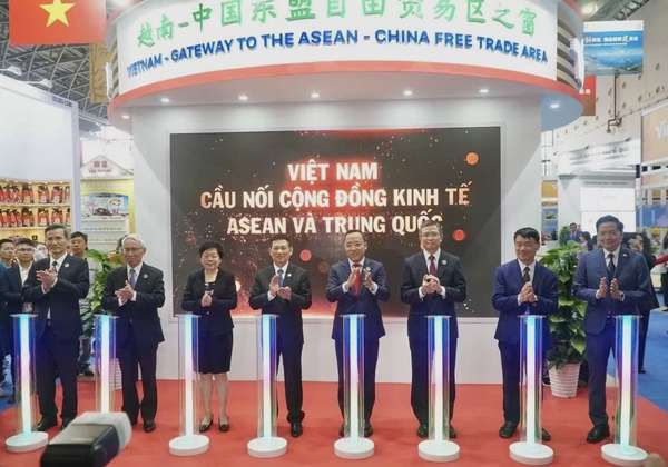 Khai trương Khu gian hàng thương mại Việt Nam tại Hội chợ CAEXPO 2024