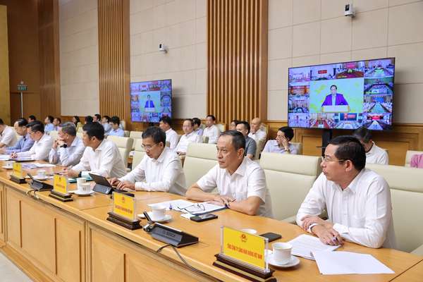Thủ tướng: Tăng trưởng 8,3-8,5% năm 2025 không là 'mục tiêu bất khả thi'- Ảnh 13. Thủ tướng: Tăng trưởng 8,3-8,5% năm 2025 không là 'mục tiêu bất khả thi'- Ảnh 13.