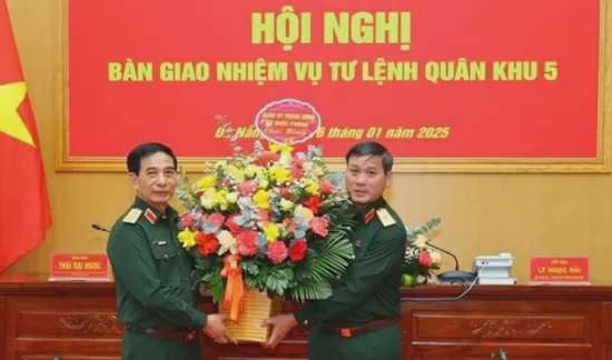 Đại tướng Phan Văn Giang chủ trì hội nghị bàn giao nhiệm vụ Tư lệnh Quân khu 5