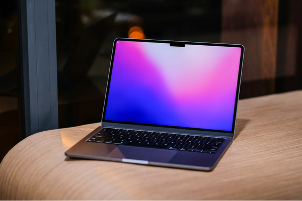 Các lãnh đạo của Apple đã nhiều lần phủ nhận thông tin về việc phát triển chiếc MacBook cảm ứng
