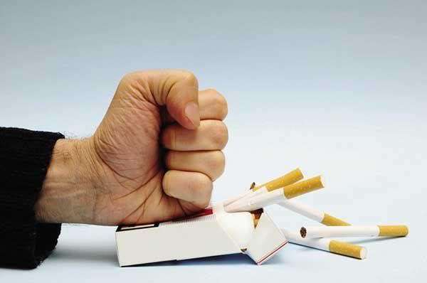 Hút thuốc lá tăng nguy cơ sa sút trí tuệ