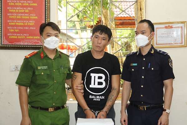 Nghệ An: Nam thanh niên mang 3 tiền án  vẫn vận chuyển 18.000 viên ma túy