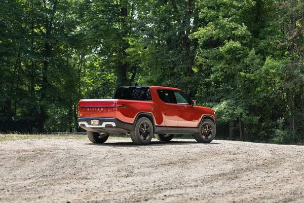 Rivian R1T 2023: Ô tô bán tải điện lọt qua vòng thử nghiệm nhanh nhất