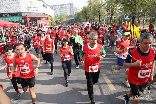 SantaRun 2023 sải bước yêu thương, giúp đỡ những em nhỏ khó khăn