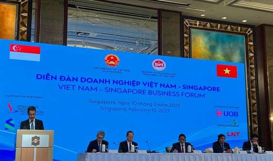 Standard Chartered khẳng định cam kết hỗ trợ tăng cường quan hệ đầu tư thương mại giữa Việt Nam và Singapore