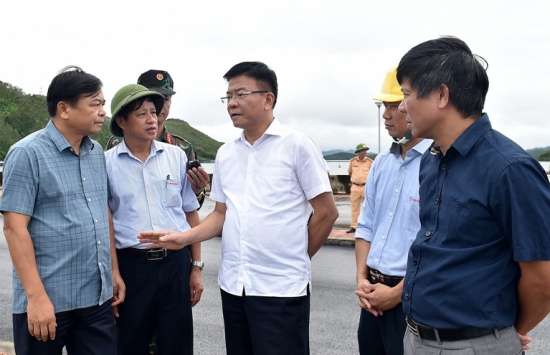 Phó Thủ tướng Lê Thành Long kiểm tra thủy điện Thác Bà: Mực nước an toàn, người dân cần tiếp tục đề phòng