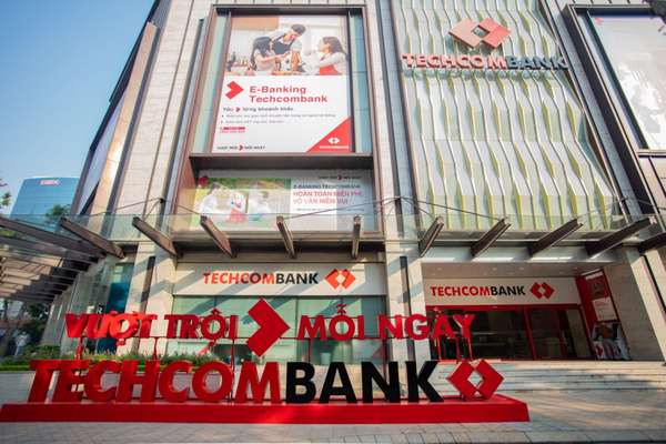 Techcombank - Manulife 'đường ai nấy đi': Tác động nào đối với khách hàng và thị trường?