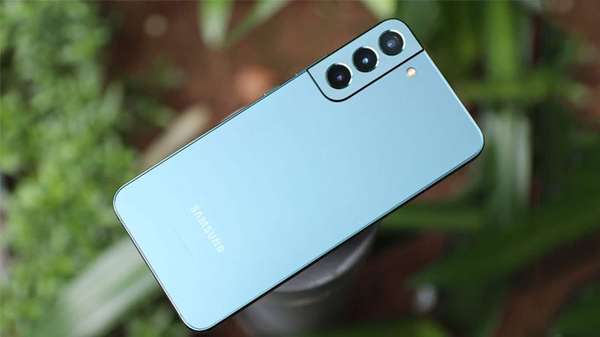 Giá Samsung Galaxy S22 Plus giảm sâu kỷ lục: iPhone 14 