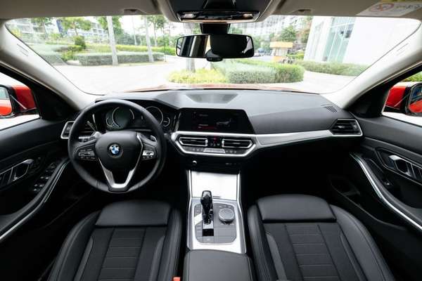 Giá xe BMW 3-Series giảm giá kỷ lục, thấp hơn cả Toyota Camry