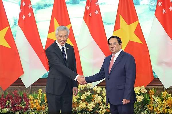 Sau lễ đón, Thủ tướng Phạm Minh Chính và Thủ tướng Singapore Lý Hiển Long tiến hành hội đàm - Ảnh: VGP/Nhật Bắc