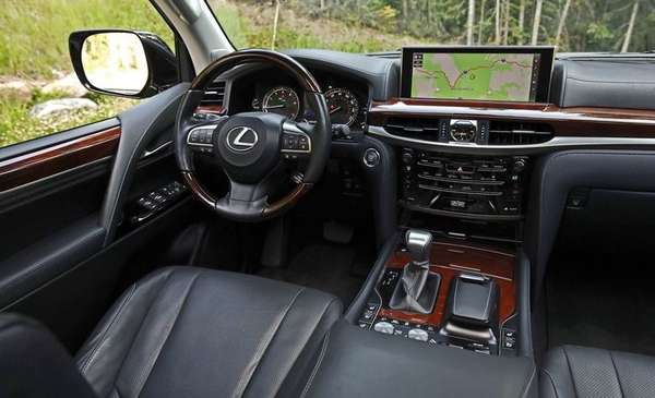 Bảng giá xe Lexus LX 570 lăn bánh mới nhất tháng 11/2022: “Siêu phẩm” SUV đáng xuống tiền