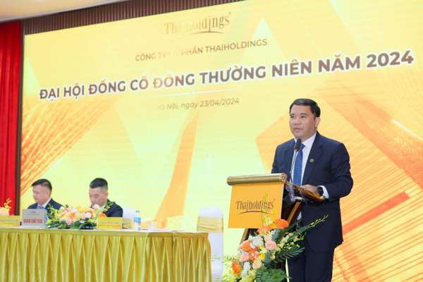 Ông Vũ Ngọc Định – Thành viên HĐQT kiêm TGĐ phát biểu tại đại hội