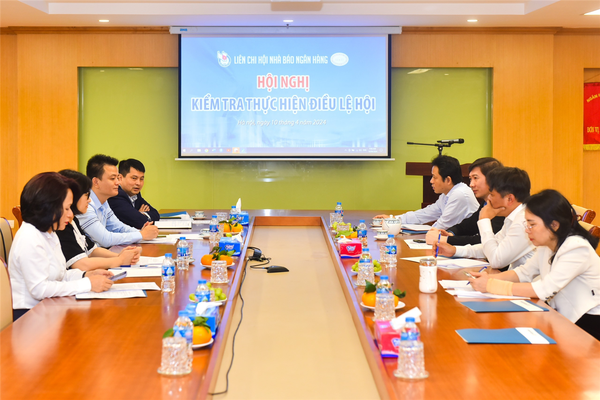 Ban Kiểm tra Hội Nhà báo Việt Nam làm việc với Liên Chi hội Nhà báo Ngân hàng