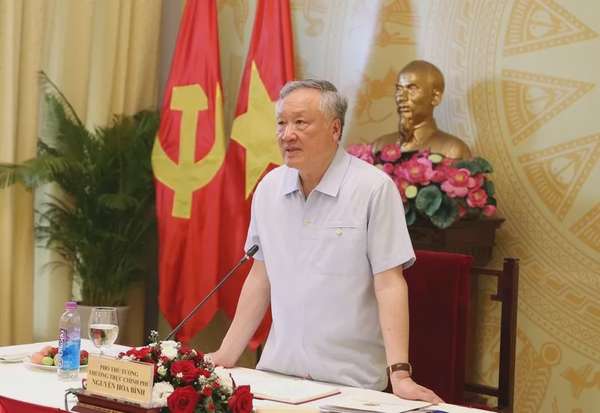 Phó Thủ tướng Thường trực Chính phủ Nguyễn Hòa Bình làm việc với lãnh đạo TPHCM về công tác triển khai xây dựng TTTC quốc tế tại Việt Nam - Ảnh: VGP/Nguyễn Hoàng