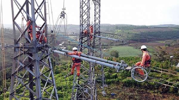 Các dự án lưới truyền tải điện đã phải đối mặt với không ít khó khăn ở công tác chuẩn bị đầu tư