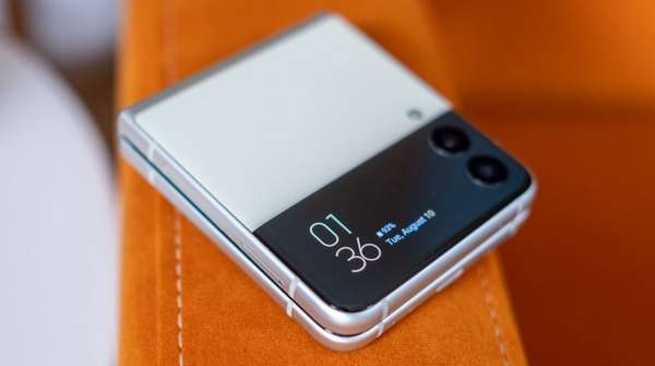 Giá Samsung Galaxy Z Flip 3 tiếp tục giảm sâu: 