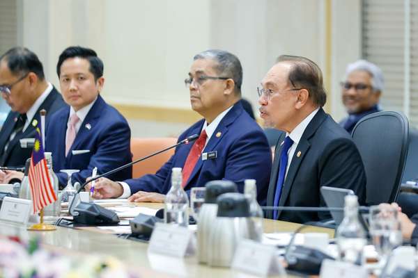 Thủ tướng Phạm Minh Chính hội đàm với Thủ tướng Malaysia- Ảnh 4. Thủ tướng Phạm Minh Chính hội đàm với Thủ tướng Malaysia- Ảnh 4.