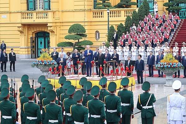 Đây là lần đầu tiên một Tổng thống Hoa Kỳ thăm cấp Nhà nước theo lời mời của Tổng Bí thư Đảng Cộng sản Việt Nam.