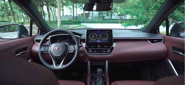 Giá xe Toyota Corolla Cross tháng 7/2023: Khẳng định 