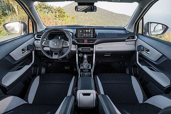 Giá xe Toyota Veloz Cross mới nhất tháng 6: Ưu đãi 31 triệu đồng, Xpander thêm nỗi lo