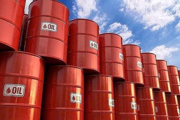 Giá xăng dầu hôm nay 18/10: Dầu WTI tăng nhẹ, dầu Brent giảm khi dự trữ dầu thô Hoa Kỳ giảm mạnh