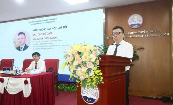 Nhà báo Lê Quốc Minh, Ủy viên Trung ương Đảng, Tổng Biên tập Báo Nhân Dân, Phó Trưởng Ban Tuyên giáo và Dân vận Trung ương, Chủ tịch Hội Nhà báo Việt Nam phát biểu tại hội thảo. (Ảnh: THÚY HẰNG) bao-chi.jpg