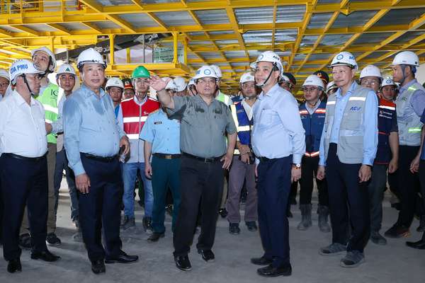Thủ tướng lần thứ 8 kiểm tra sân bay Long Thành, yêu cầu cơ bản hoàn thành vào 19/12/2025- Ảnh 5. Thủ tướng lần thứ 8 kiểm tra sân bay Long Thành, yêu cầu cơ bản hoàn thành vào 19/12/2025- Ảnh 5.
