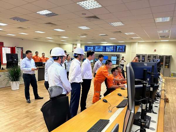 Nhà máy nhiệt điện Vĩnh Tân 4 gặp gỡ giới thiệu công tác bảo vệ môi trường với chính quyền địa phương