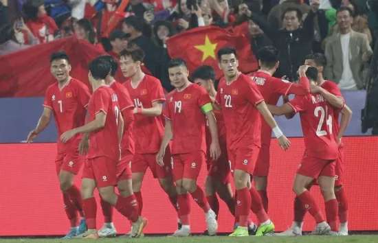 Trực tiếp Việt Nam và Indonesia, ASEAN Cup 2024: Quang Hải 'đỉnh nóc kịch trần', Việt Nam 'vượt chông gai' Indonesia