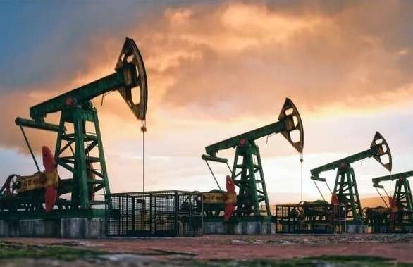 OPEC+ dời cuộc họp sang ngày 5/12: Thảo luận sâu về tăng sản lượng dầu mỏ