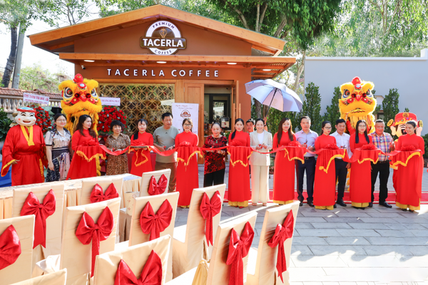 Chỉ sau 1 tuần khai trương, Tacerla Coffee đã nhận chứng nhận ISO 22000:2018