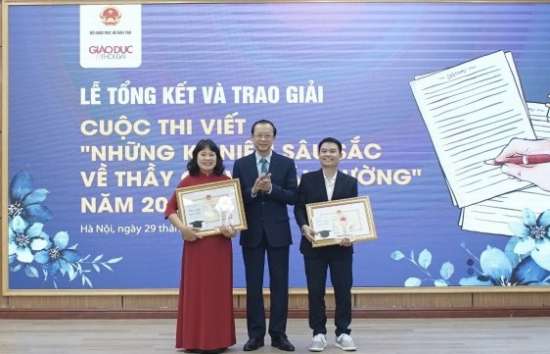 Trao giải cuộc thi viết "Những kỷ niệm sâu sắc về thầy cô và mái trường" năm 2023